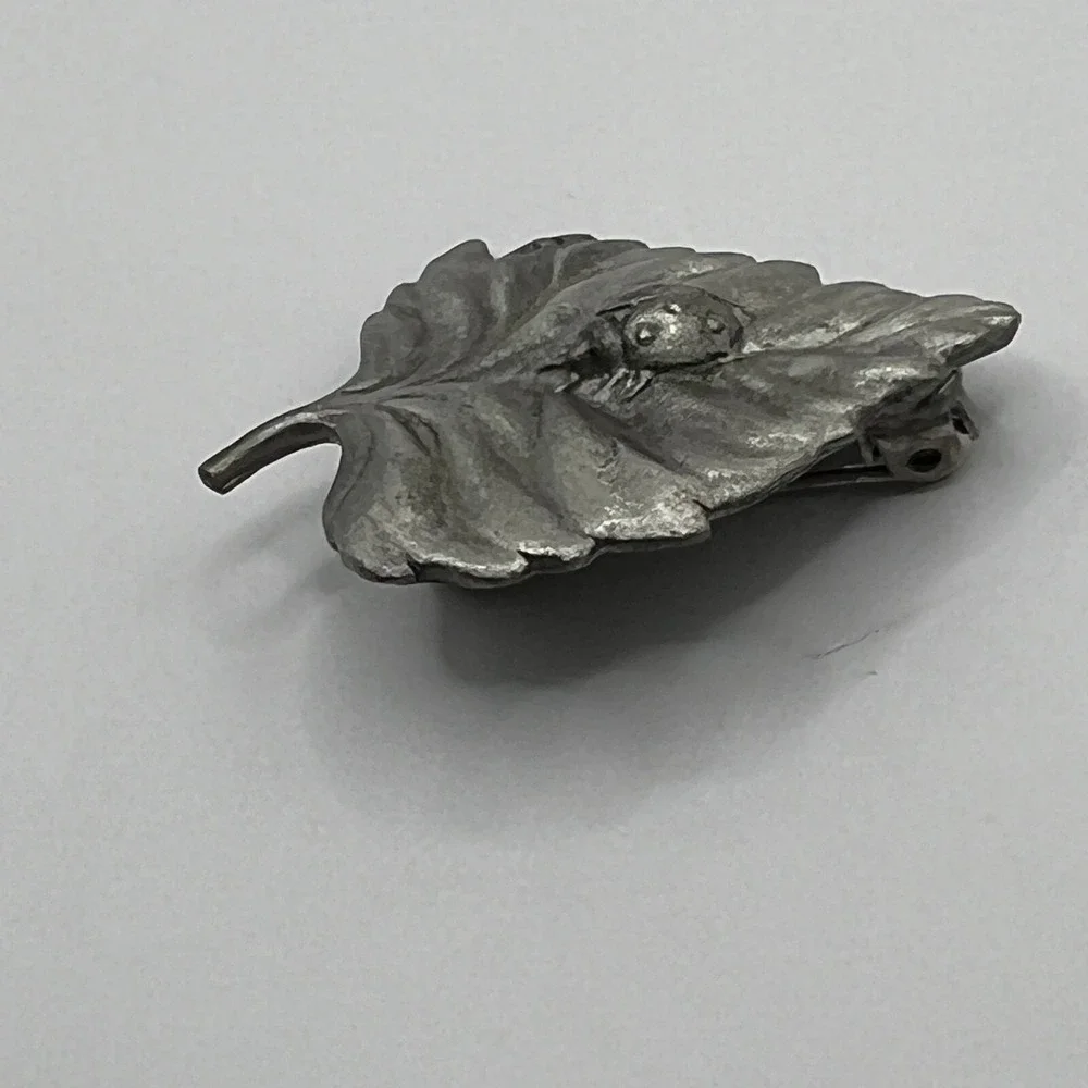 Vintage Marjolein Bastin Leaf Ladybug Brooch Pewter Tone Outdoors Nature Pin‎
